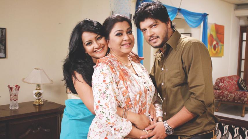 Nawsheen, Diti and Kalyan on sets of the serial.