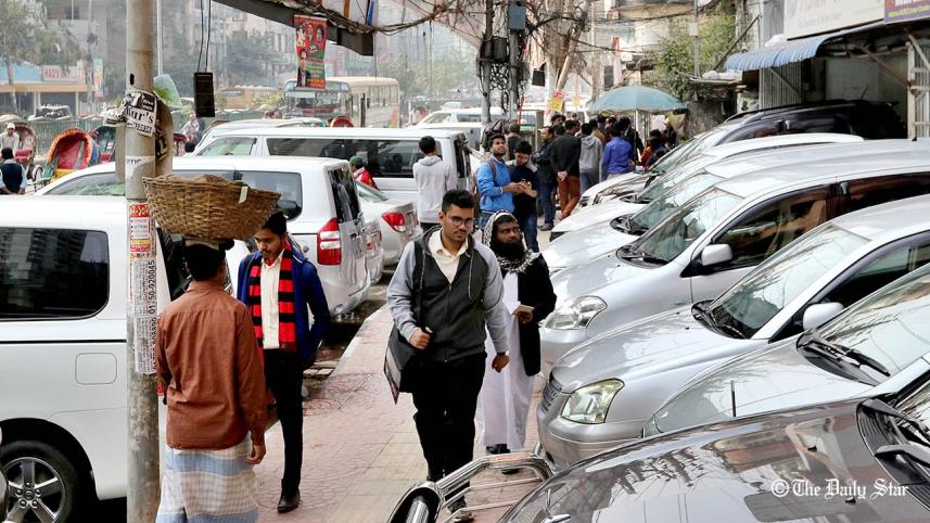Car traders have lined up vehicles 