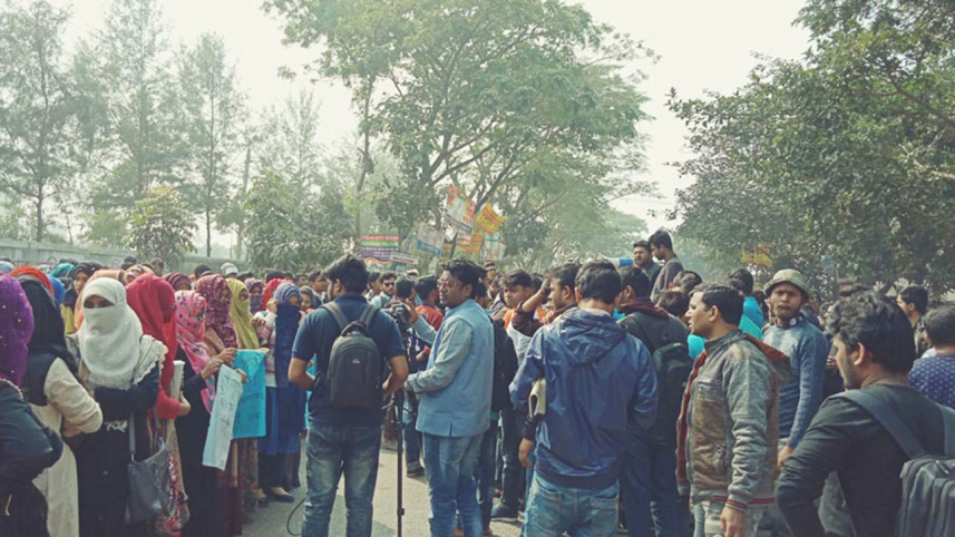 Pabna-road-block.jpg