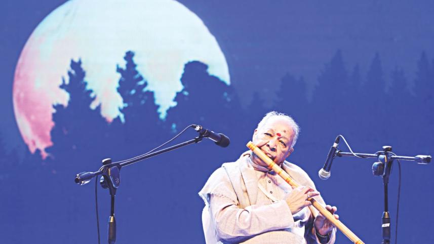 Pandit Hariprasad Chaurasia mesmerising the audience