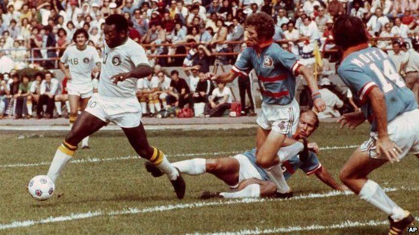 Pele-2WB.jpg