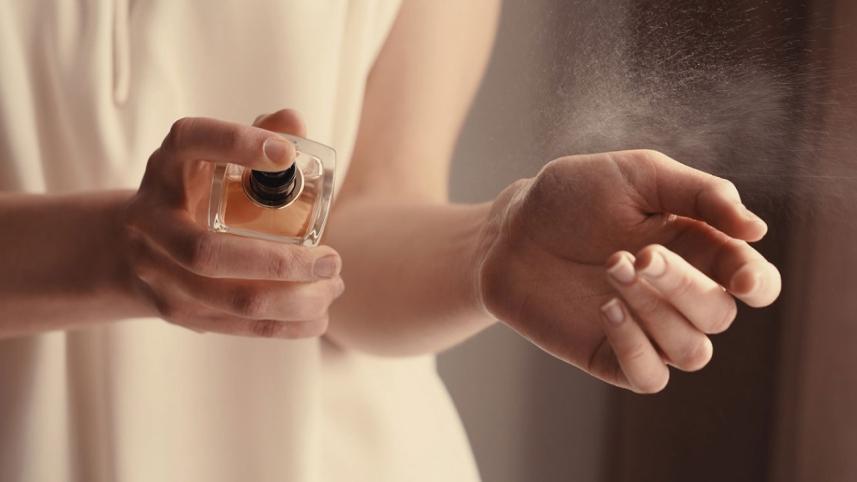 Perfume-wb.jpg