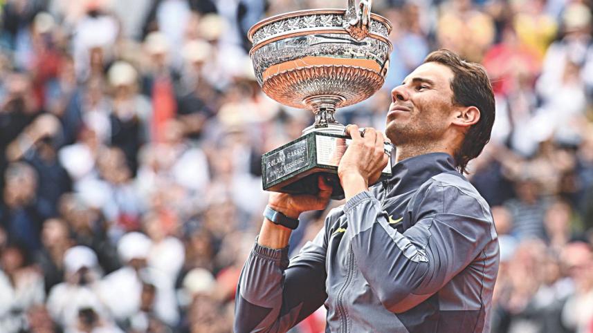 Rafael Nadal holds French Open trophy.jpg