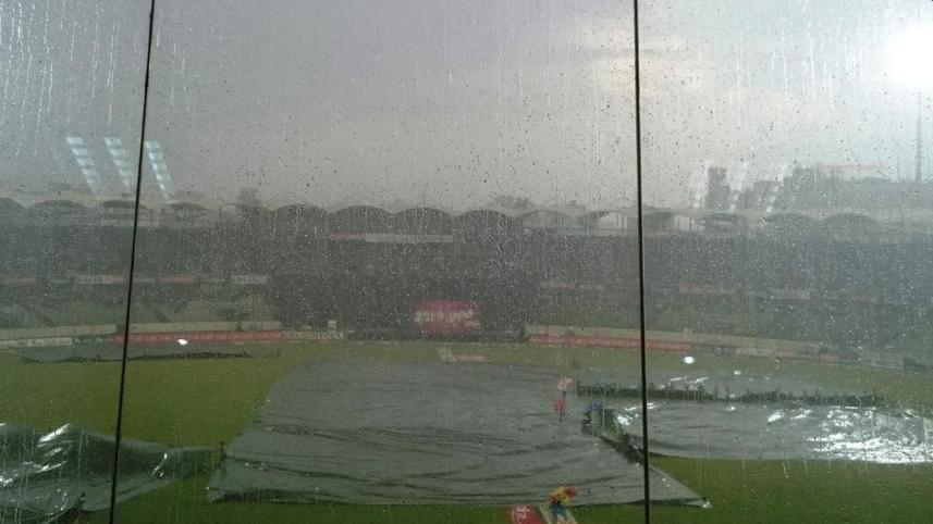 Rain disrupts play