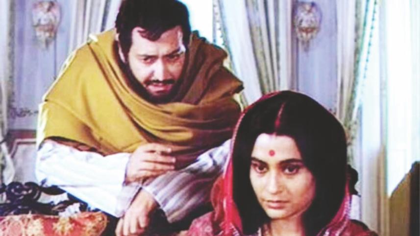 Soumitra and Swatilekha in Satyajit's original telling of the film (1984). 