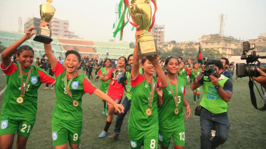 women football.jpg