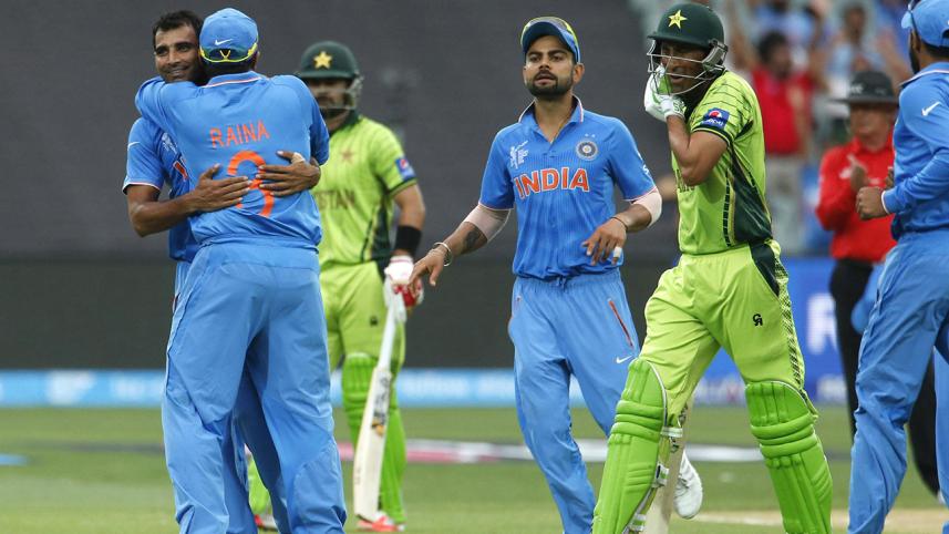 younis-khan-out_1.jpg