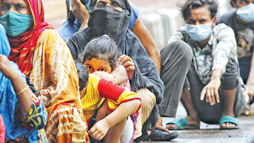 wait-for-food-near-ramna-police-station.jpg
