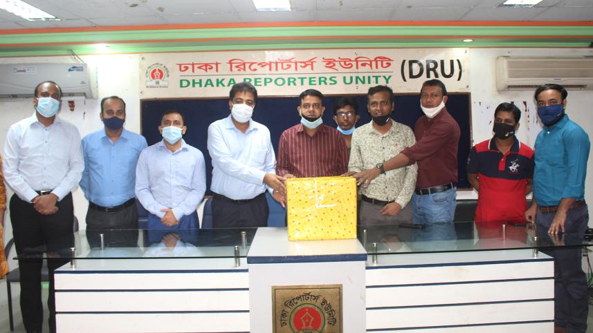 photo-pran-rfl_gives_protective_equipment_to_dru.jpg