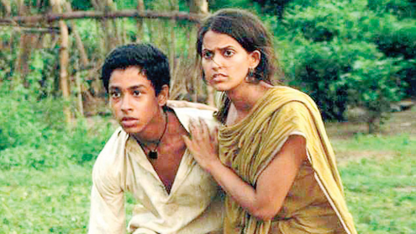 12-riddhi-sen-and-rucha-inamdar-in-a-scene-from-the-movie_0.jpg