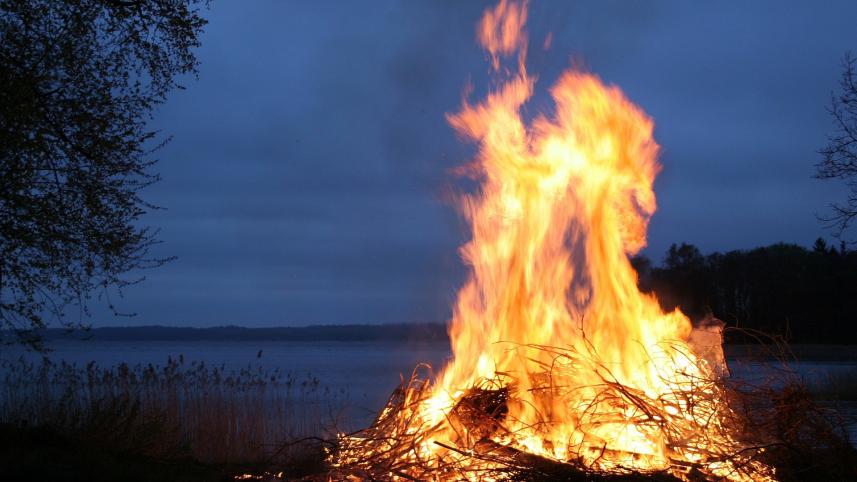 fire-gd631ef3ad_1920.jpg