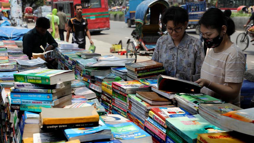 No matter what type of book you are looking for, you will find it at the Mirpur 10 book market.