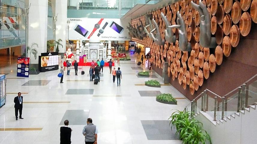 International passengers in Indian airport