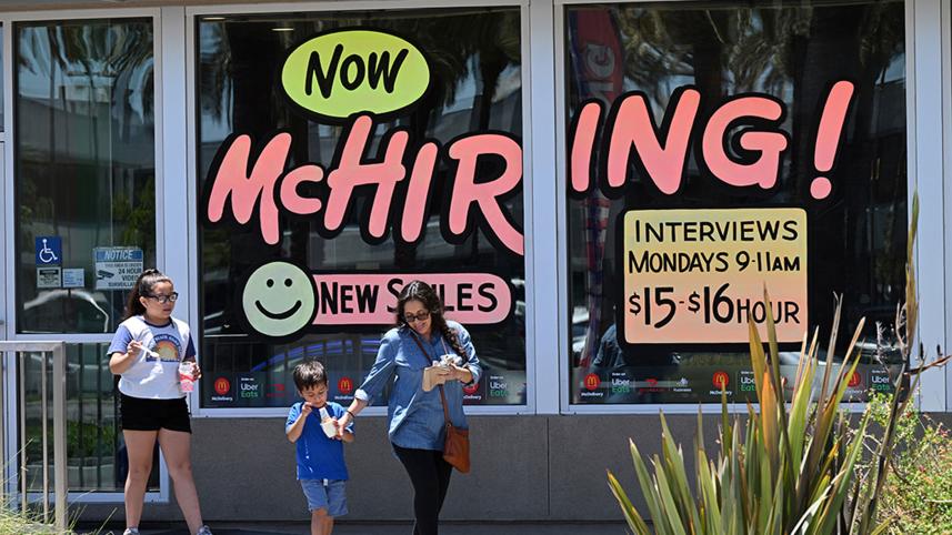 us-hiring-tops-expectations.jpg