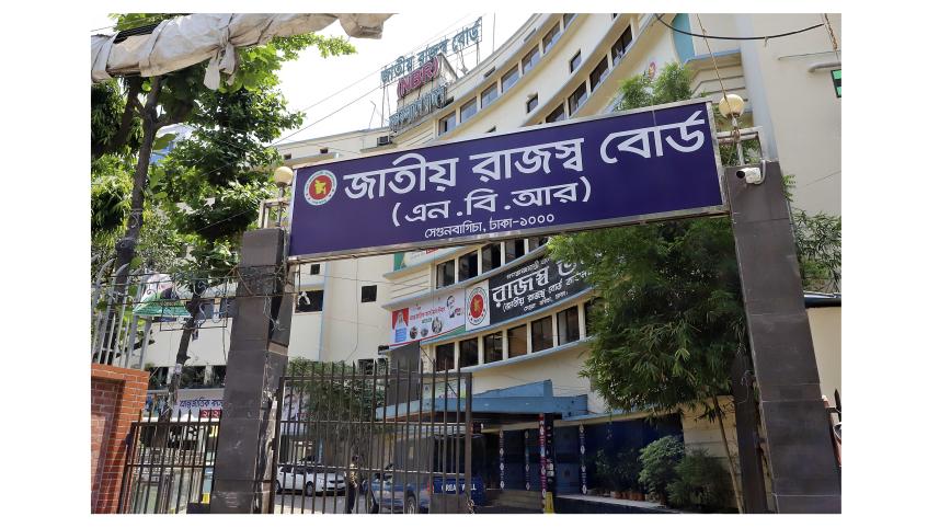 Govt honours top taxpayers
