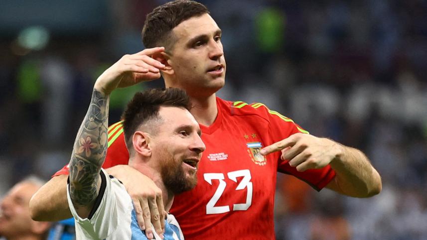 messi_and_e.martinez.jpg