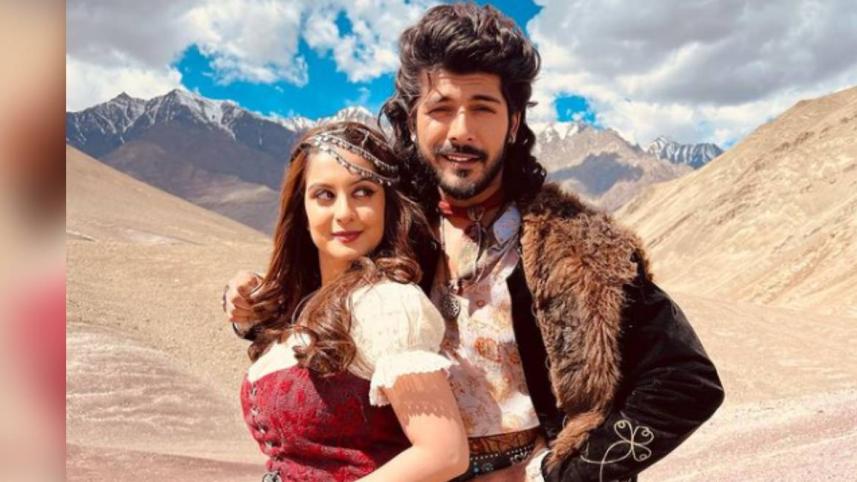 Tunisha Sharma commits suicide on set