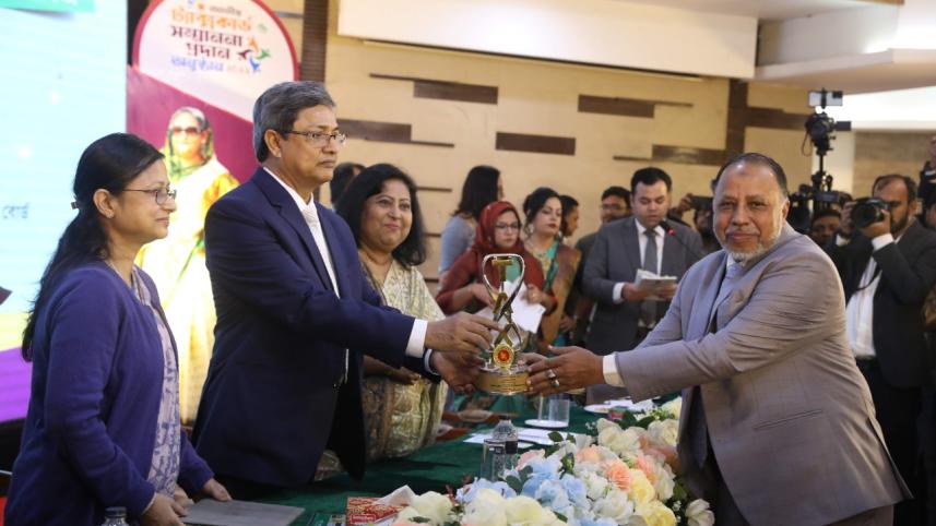 Govt honours top taxpayers