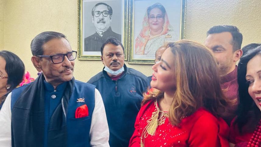 Mahiya Mahi buys nomination form from Awami League office 