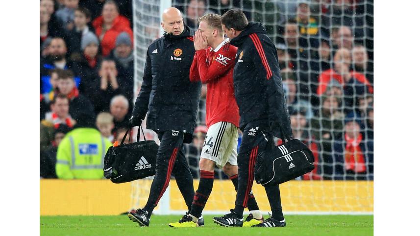 donny_van_de_beek_injured.jpg
