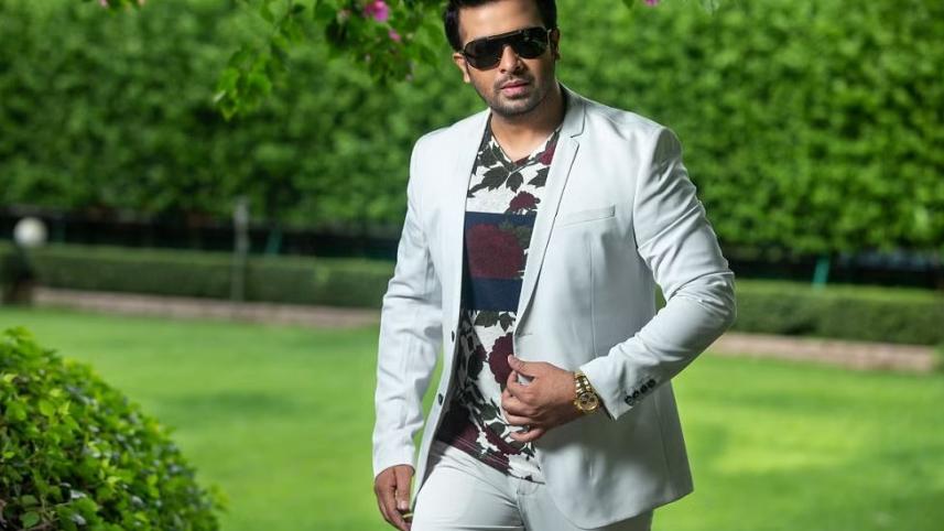 Shakib Khan flying to USA without shooting any new film