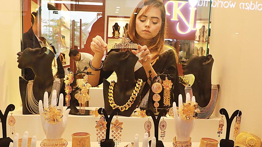 Price of gold hit Tk 112,440 per bhori