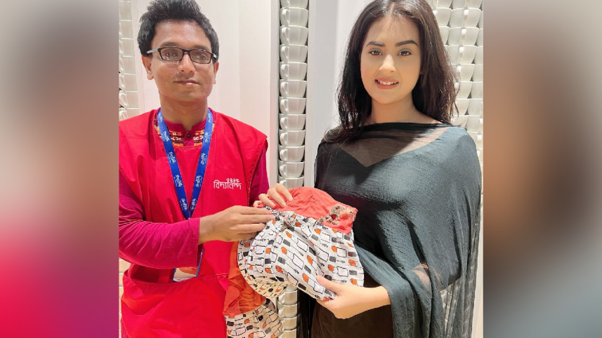 Bubly buys burnt clothes to aid Bangabazar victims