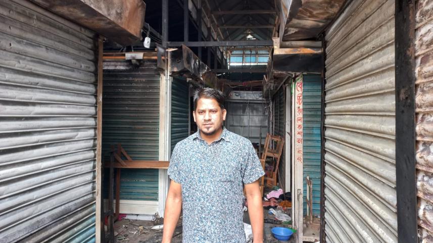 ‘They stole the few clothes I could save from the fire’