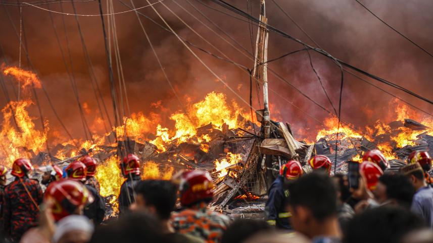 The curious case of curious onlookers: Our responses to disaster