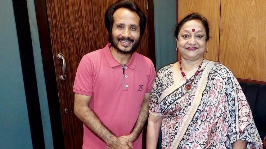 Samarjit Roy sings duet with Indrani Sen