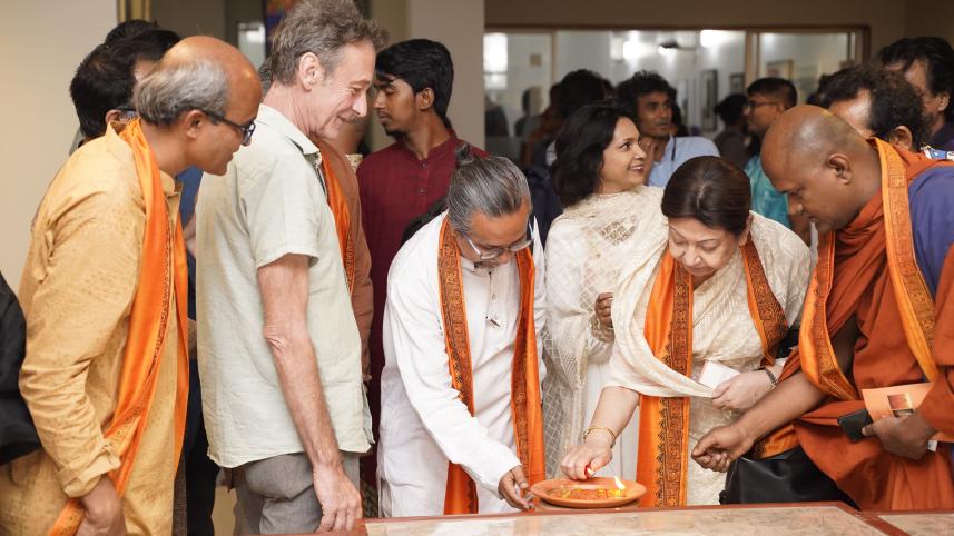 chief_guests_inaugurating_the_exhibition_with_amit_nandis_project.jpg