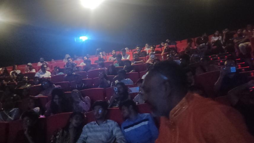 Pathaan, audience crowd, mirpur, sony square, star cineplex, 