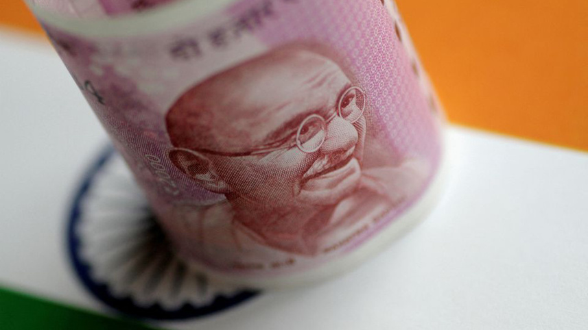 rupee-inches-up-b4.jpg