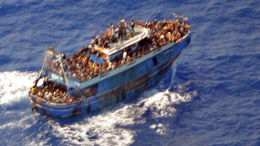 greece_boat_capsized.jpg
