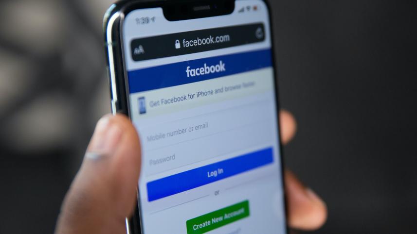 Facebook news access Canada