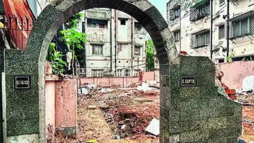 Sandhya Mukherjee's house demolished, fans of late singer enraged