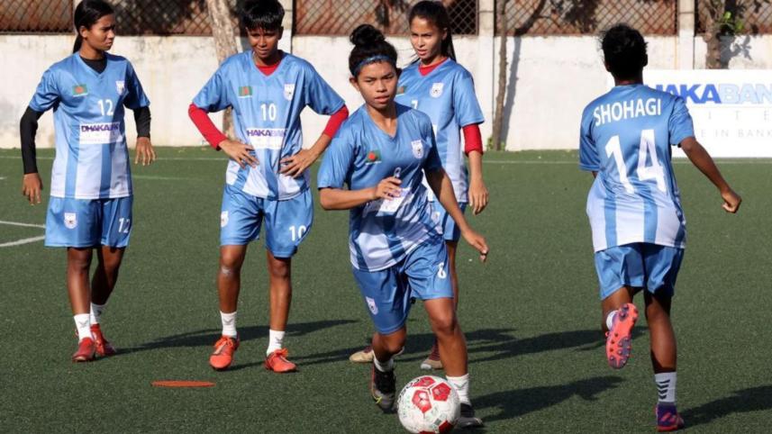 women_football.jpg