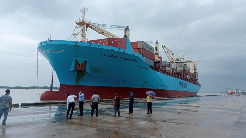 First vessel of 8.5-metre draft anchors at Mongla port