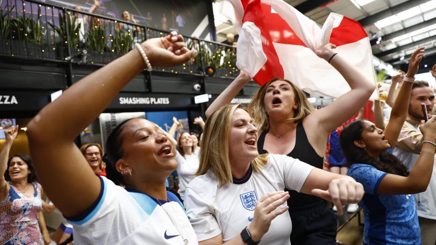 england_fans.jpg