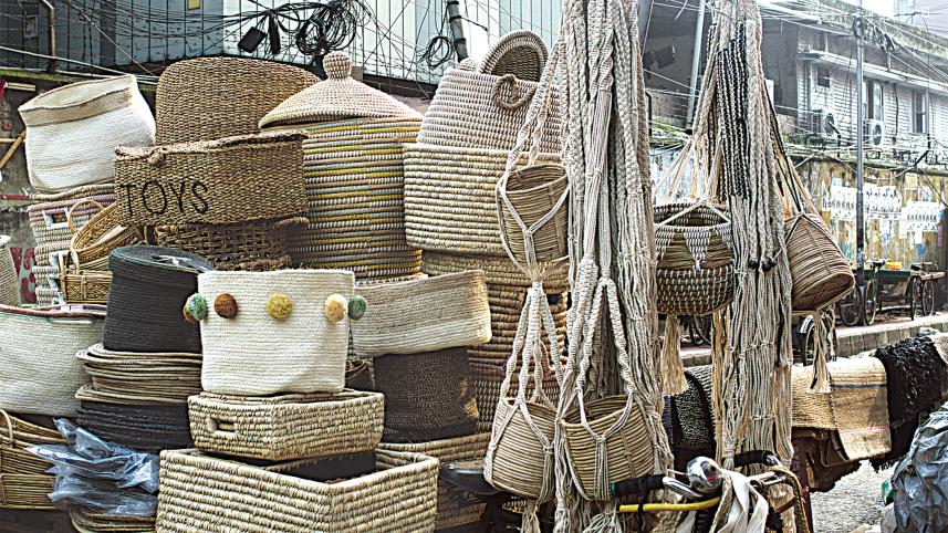 Weaving dreams: Jute vendors on city streets