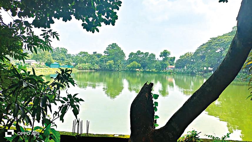 According to Banglapaedia, Isa Khan was born in Sarail. During his youth, he became Sarail’s zamindar. He declared himself as the ruler of the “Bhati area” in 1581-82 and assumed the title of “Masnad-i-Ala”. Afterwards, he shifted his administrative centr