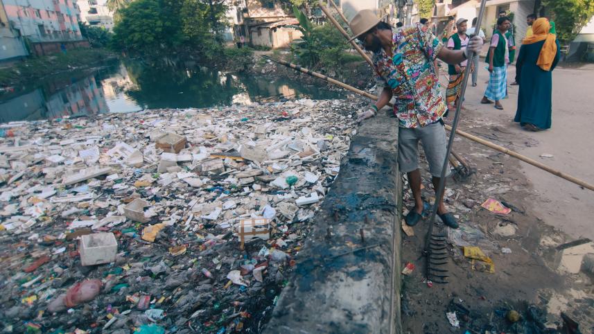 Morshed Mishu becomes environmental saviour with 'Khale Hobe' 