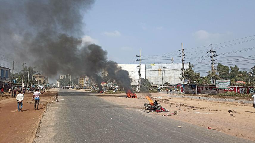 On the first day of BNP’s three-day blockade, three motorcycles of ruling Awami League men set on fire after a clash between BNP and AL activists on Dhaka-Rangpur highway in Shajahanpur, Bogura