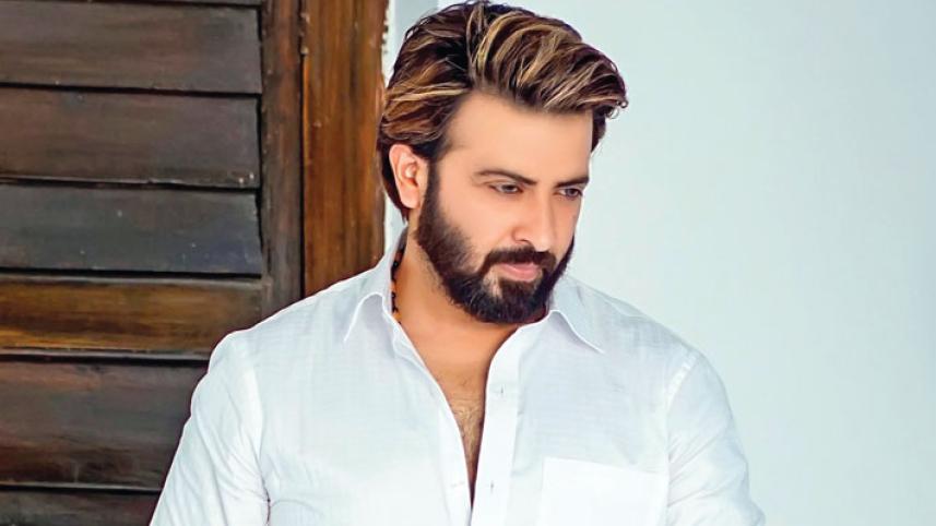 Indian Media refers to Shakib Khan as 'Bangladesh's SRK'
