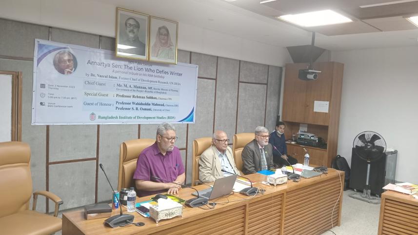 Amartya Sen puts emphasis on democracy along with economic dev