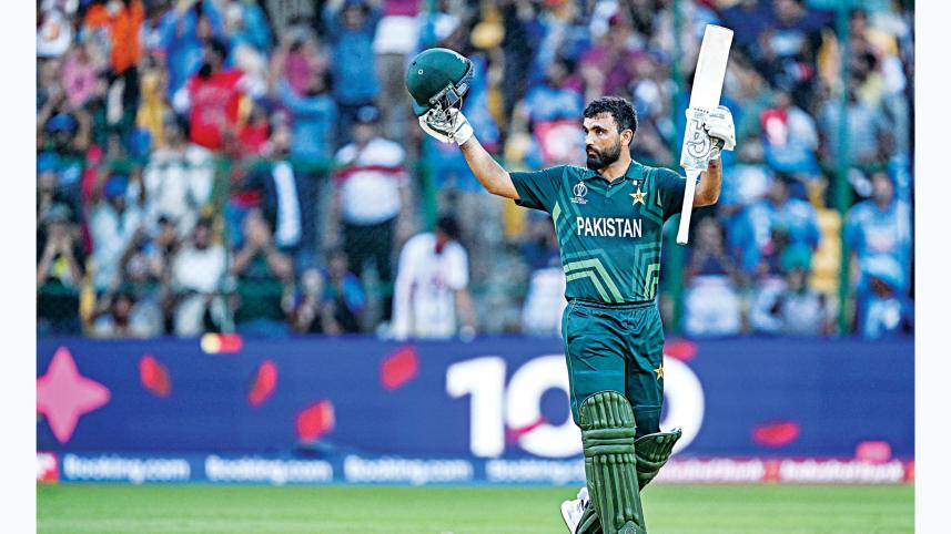 Fabulous Fakhar keeps Pakistan alive