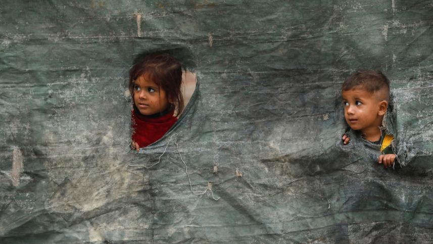 Why are Afghan families being forced to deport from Pakistan?