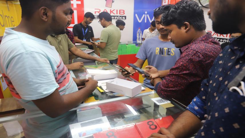Bangladeshi Smartphone makers facing challenges in selling their phones 