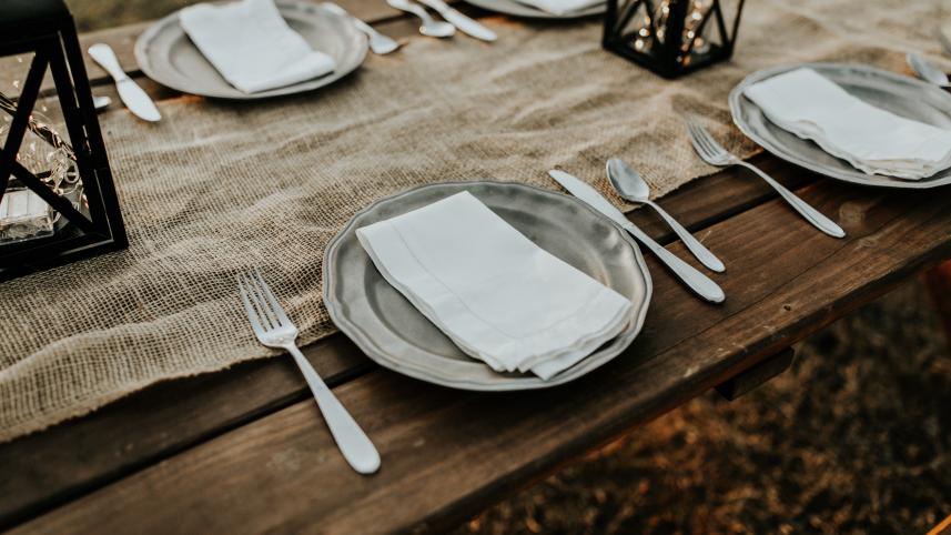 Table manners 101: Dining etiquettes explained     (hannah-busing-0BhSKStVtdM-unsplash)