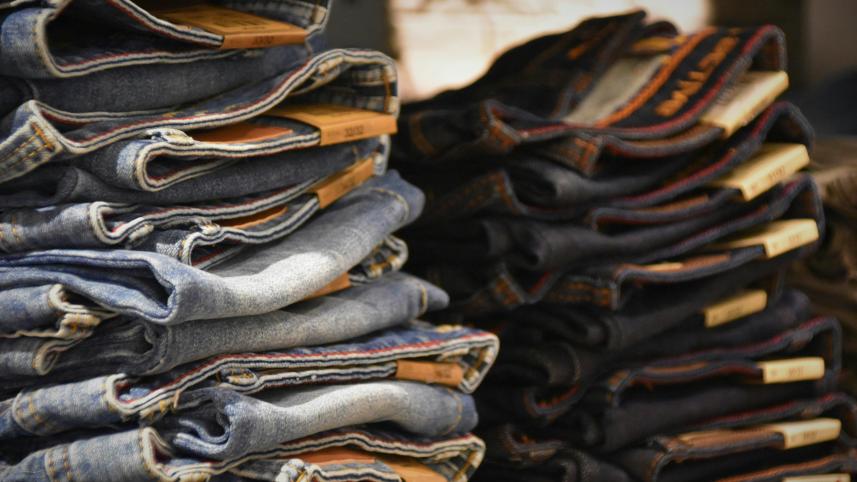 The thrill of thrift shopping     waldemar-hmgsnpswoxm-unsplash